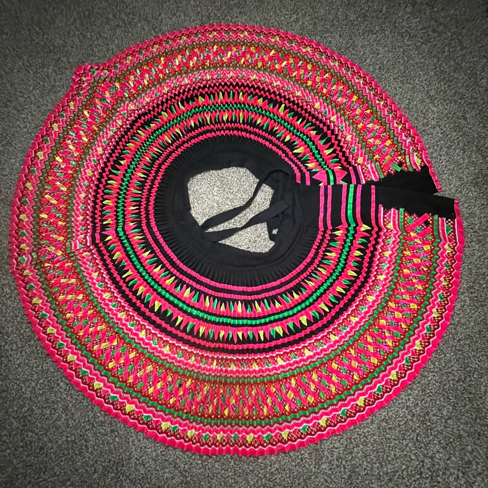 Hmoob lees skirt! Brand new!